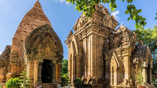 Du lịch Nha Trang tham quan tháp bà Ponaga